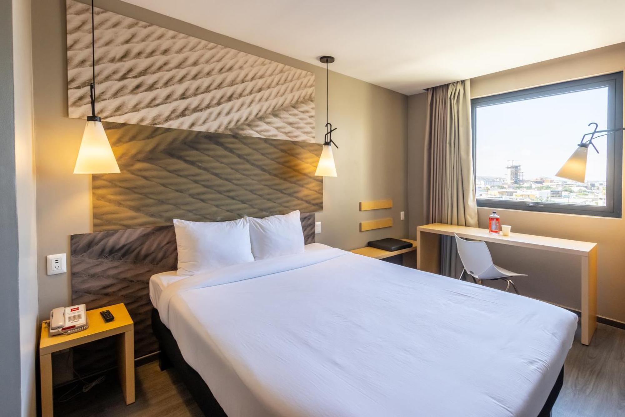 Ibis Tijuana Hotel Exterior photo